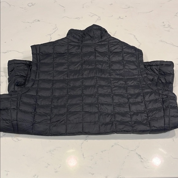 Like-New The North Face Black Thermoball Eco Quilted Vest - Size: XL - Picture 10 of 13